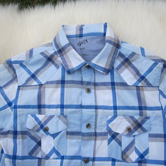 ☀️4/$30☀️Boys size small button down short sleeve - Picture 2 of 7